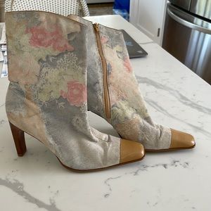 New sz 7 1/2 Pazzo Gellati flowered suede boots